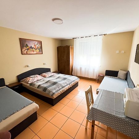 Apartman Taktik Veľký Meder Eksteriør billede