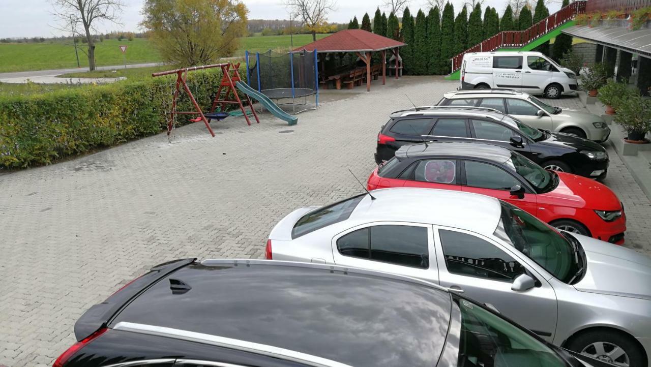 Apartman Taktik Veľký Meder Eksteriør billede